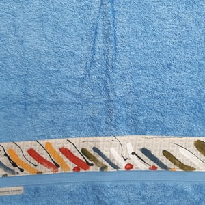 hellblau Handtuch mit Farbenspiel
